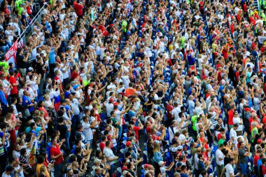 Kaliningrad, Rusya - 28 Haziran 2018: İngilizce hayranları FIFA Dünya Kupası 2018 sırasında Kaliningrad Stadyumu standları