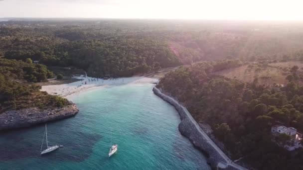 Antenne Der Strand Von Cala Mondrago Auf Mallorca Spanien — Stockvideo