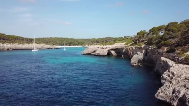 Anteni Taşlı Kayalıklarla Mallorca — Stok video