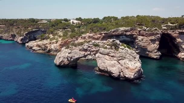 Antenne Naturbogen Der Nähe Von Cala Santanyi Auf Mallorca Spanien — Stockvideo