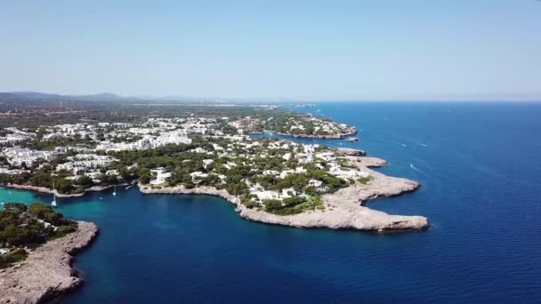 Aérea Cala Ciudad Turística Mallorca España — Vídeos de Stock