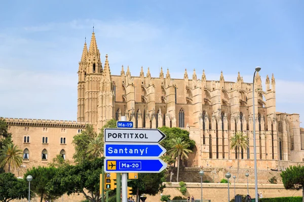 Znak Drogowy Tle Seu Katedra Palma Mallorca Hiszpania — Zdjęcie stockowe