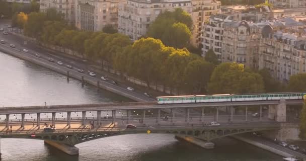 Aérea Tren Mueve Largo Del Puente París Francia — Vídeo de stock