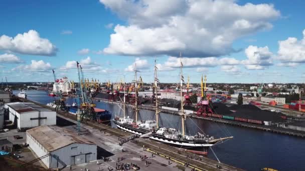 Kaliningrado Rusia Septiembre 2018 Vista Aérea Barca Cuatro Mástiles Kruzenshtern — Vídeo de stock