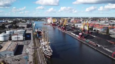 Kaliningrad, Rusya, 29 Eylül 2018: Hava görünümünü dört direkli barque Kruzenshtern Kaliningrad bağlantı noktası