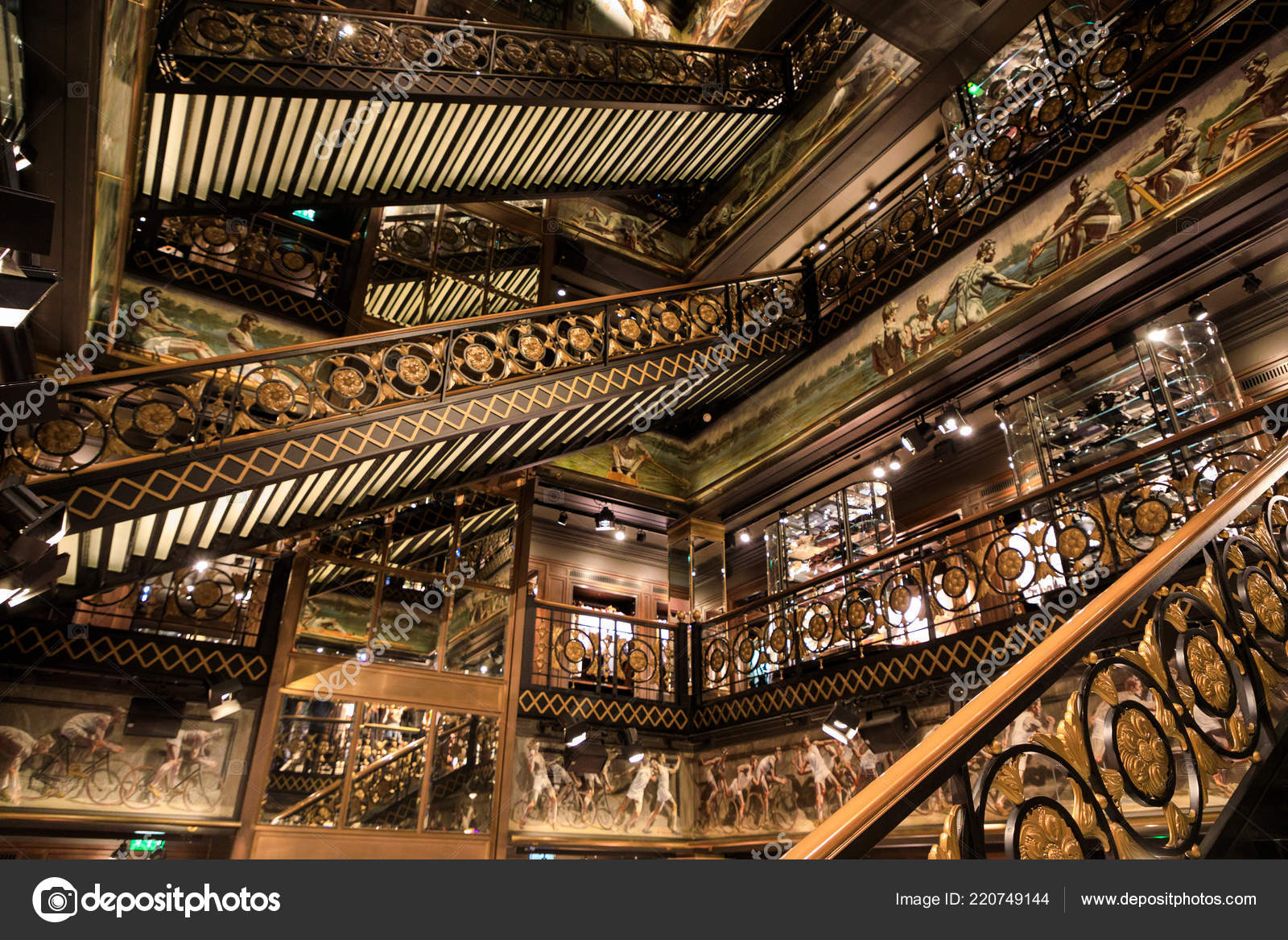 Paris France September 2018 Interior Abercrombie Fitch Shop Located Champ – Stock Editorial Photo © castenoid #220749144