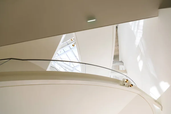 フランス 2018 インテリアのモダンなガラス建築のルイ ヴィトン基礎 — ストック写真