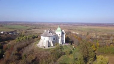 Lviv Oblast, Ukrayna içinde bulunan Oleskiy Kalesi havadan görünümü