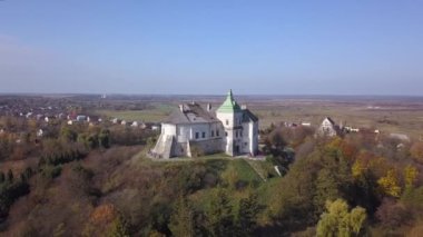 Lviv Oblast, Ukrayna içinde bulunan Oleskiy Kalesi havadan görünümü
