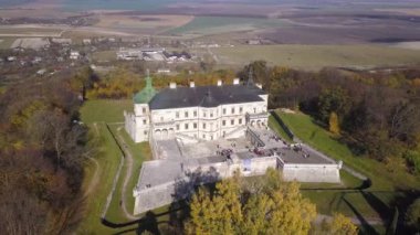 Lviv Oblast, Ukrayna Pidhirtsi köyü bulunan Pidhirtsi Kalesi havadan görünümü