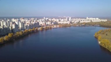 Anteni: Obolonska Quay, Obolon bölgesinde Kiyv, sonbahar
