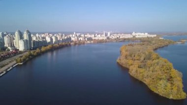 Anteni: Obolonska Quay, Obolon bölgesinde Kiyv, sonbahar