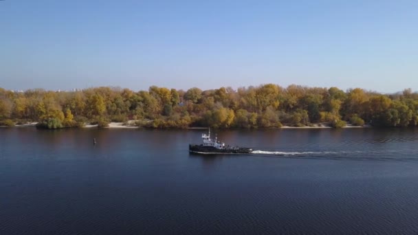 Hava Gemi Dnipro Nehir Tarafından Sonbaharda Gider — Stok video