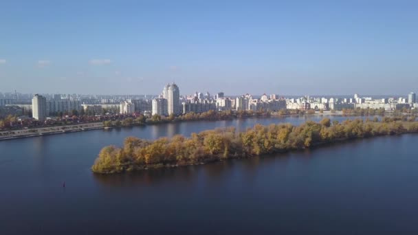 秋の時間の Kiyv Obolon 地区の航空写真 Obolonska — ストック動画