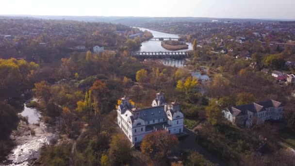 Aérien : Réserve historique et culturelle de l "État de Korsun-Chevtchenkivsky en Ukraine en automne 