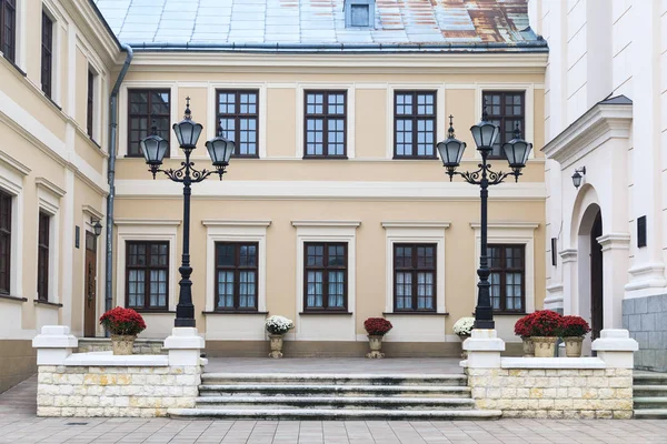 Courtyard Saint Lawrence Nın Kilisesi Zhovkva Town Ukrayna — Stok fotoğraf