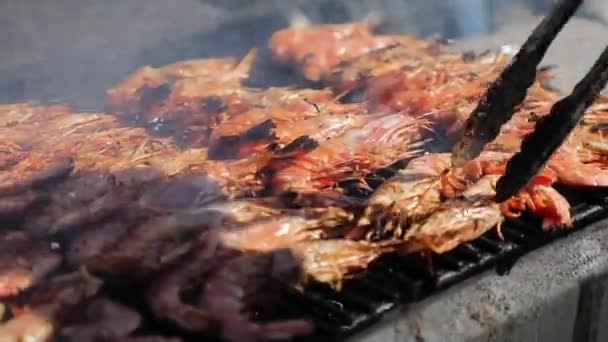 Camarões Frescos Langoustines Está Preparando Grelha Livre — Vídeo de Stock