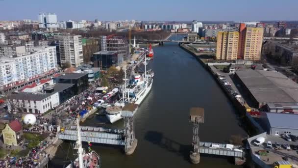 カリーニングラード ロシア 2019 国民の春の休日のニシンの日に世界海洋博物館の航空写真 — ストック動画