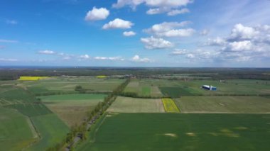 İlkbaharda tarım alanlarının havadan görünümü