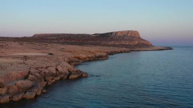 Kıbrıs'ta Deniz Mağaraları, drone görünümü