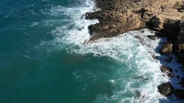 Costa Pedregosa Isla Mediterránea Vista Desde Dron Cámara Lenta — Vídeo de stock