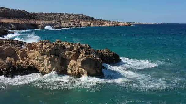 Kamienne Wybrzeże Śródziemnomorskiej Wyspy Widok Drona Zwolnione Tempo — Wideo stockowe