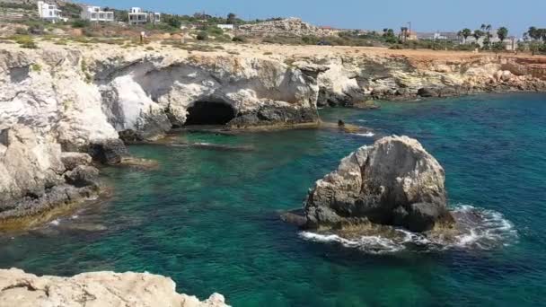 Cuevas Marinas Ayia Napa Ciudad Turística Chipre Vista Desde Dron — Vídeos de Stock