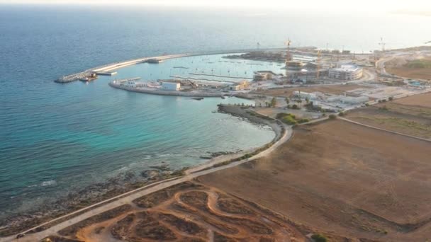 Bouw Van Een Nieuwe Jachthaven Ayia Napa Cyprus Vanuit Lucht — Stockvideo