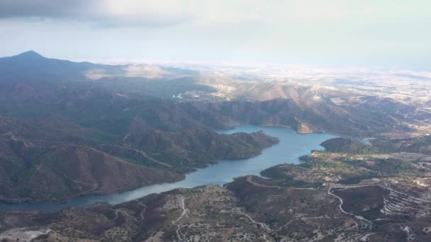 キプロスのドミタモス貯水池の空中ビュー — ストック動画