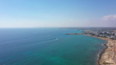 Hava: Kıbrıs Rum Kesimi 'nin Ayia Napa beldesinde parasailing