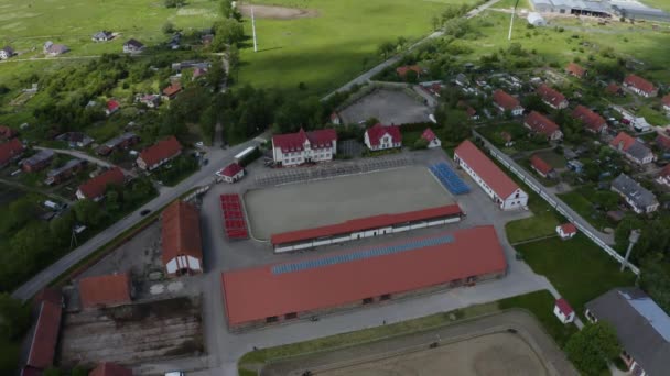 俄罗斯切尔尼亚霍夫斯克Georgenburg Stud农场的空中景观 — 图库视频影像