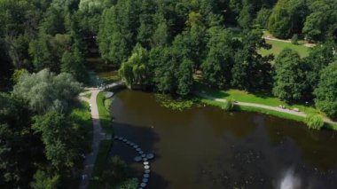 Rusya 'nın Zelenogradsk tatil köyündeki kamu parkının havadan görüntüsü