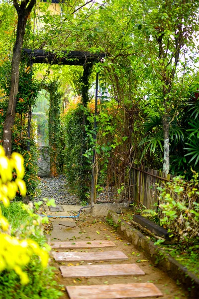 Vista Panoramica Bellissimo Giardino Paesaggistico Stile Inglese — Foto Stock