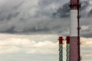 Şehir çevresindeki hava kirliliği, büyük endüstriyel boruların kapatılması