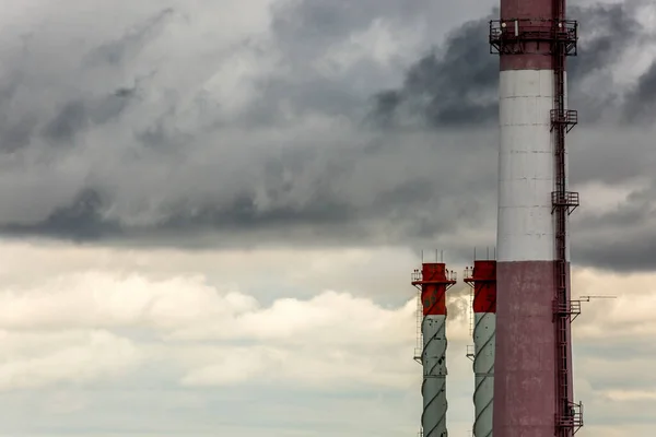 Contaminación Atmosférica Medio Ambiente Urbano Primer Plano Las Grandes Tuberías — Foto de Stock