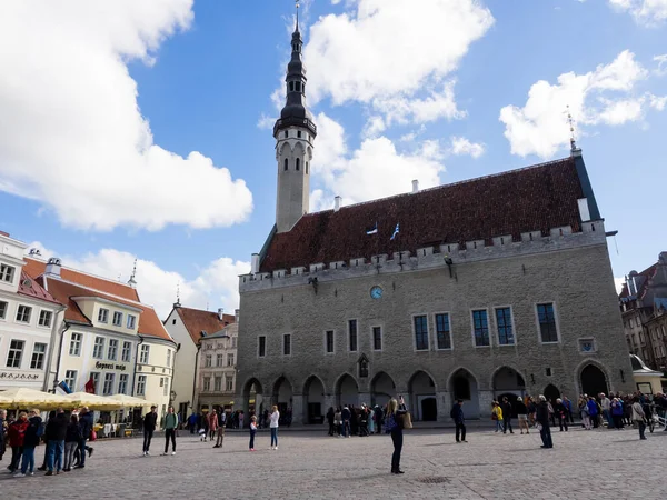 Tallin Estonia Mayo 2019 Gente Caminando Por Plaza Central Del — Foto de Stock