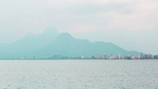 Vista Panorâmica Famosa Praia Turca Konyaalti Início Manhã Antalya Turquia — Fotografia de Stock