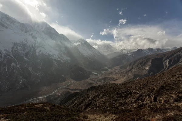 Montañas Brumosas Mañana Himalaya Valle Del Río Marsyangdi Nepal Área — Foto de Stock