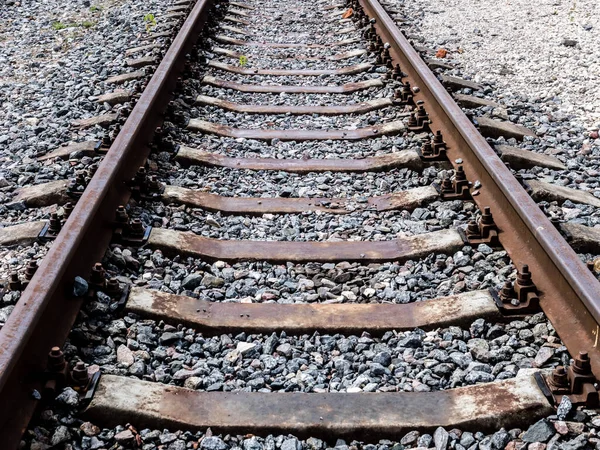 Las Vías Del Ferrocarril Vacías Van Distancia Acercan Imagen — Foto de Stock