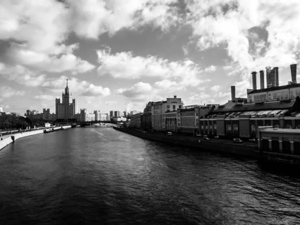 Blick Auf Den Wolkenkratzer Der Promenade Des Moskauer Flusses Russland — Stockfoto