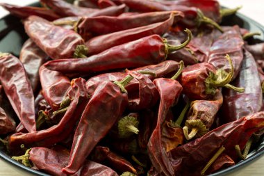 Kurutulmuş kırmızı biber. Geleneksel Meksika mutfağı. Sağlıklı vejetaryen yemekleri. Görüntüyü kapat.