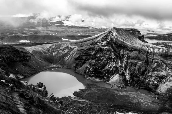 Malé Jezero Kaldře Sopky Gorely Poloostrov Kamčatka Rusko — Stock fotografie