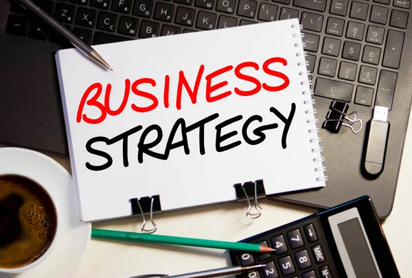 Empresario Escribir Las Palabras Estrategia Negocio Concepto — Foto de Stock
