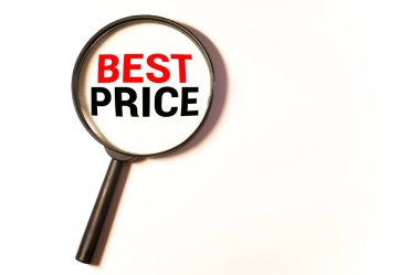 En iyi fiyat kavramına sahip bir büyüteç.