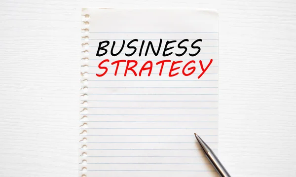 紙やガラスを使ったビジネスや投資戦略の概念 — ストック写真