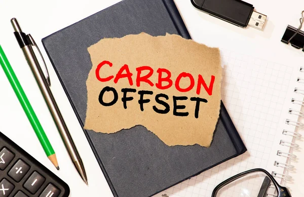 Woord Schrijven Tekst Carbon Offset Bedrijfsconcept Voor Het Verminderen Van — Stockfoto