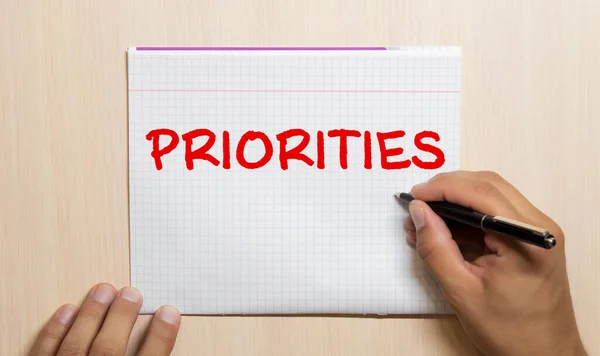 Conceito Prioridade Prioridade Escrita Notas Pegajosas Vermelhas Dentro Muitas Notas — Fotografia de Stock