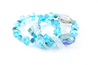 bilezik beyaz izole safir ile