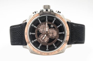 bir deri kayışı ile kol saati