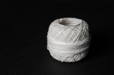 beyaz iş parçacığı skein